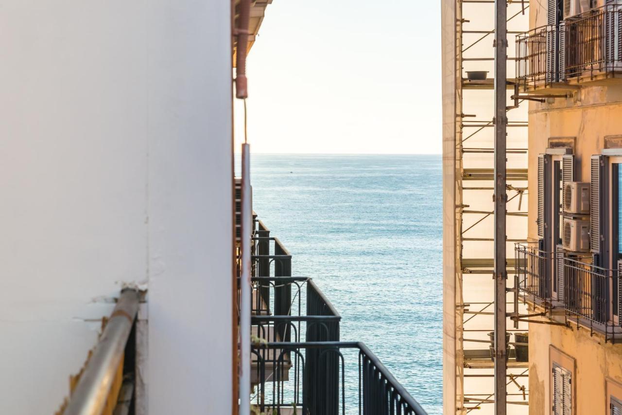 Parthenope'S Eye On The Seafront By Napoliapartments Екстериор снимка